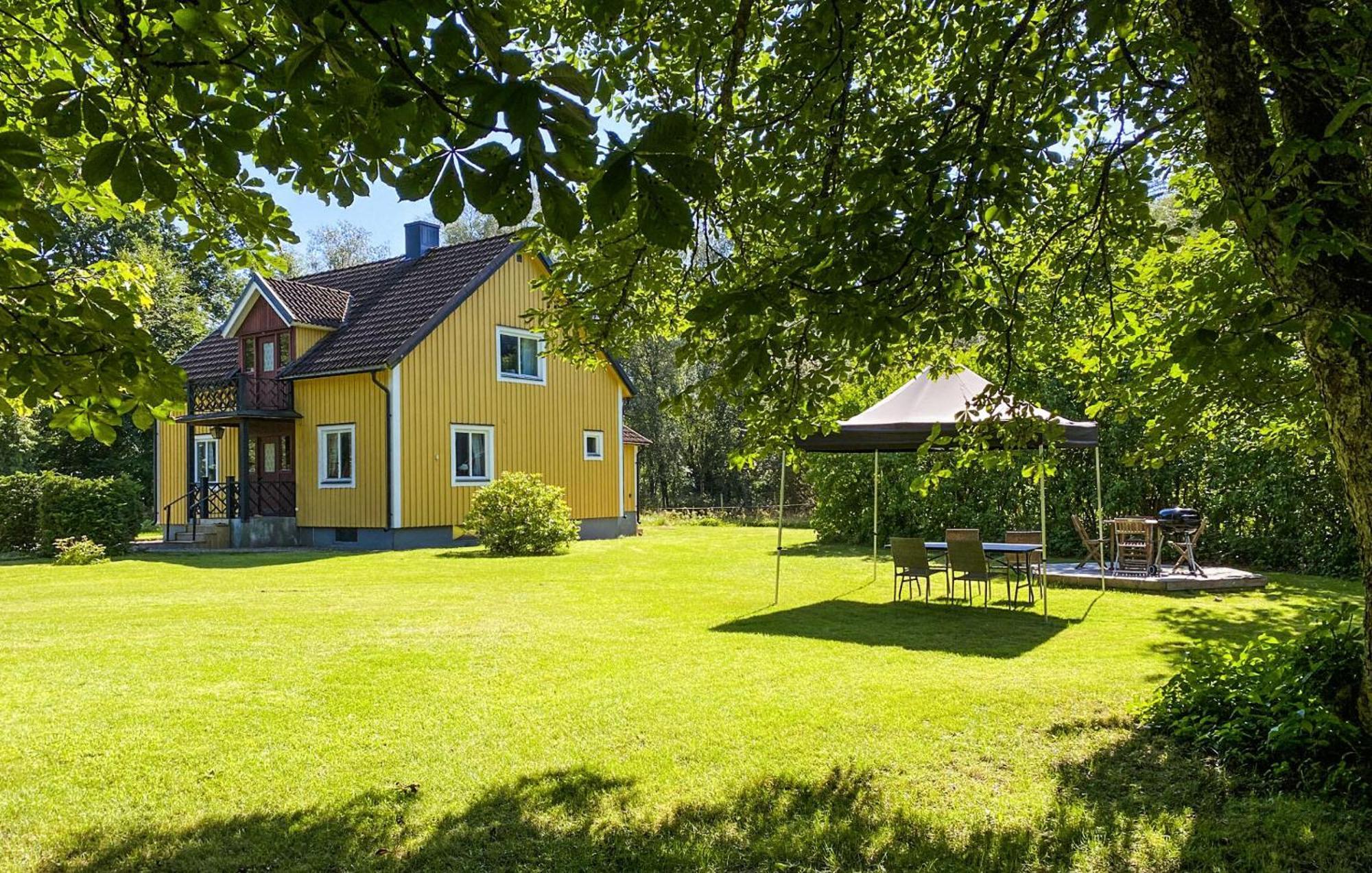 Awesome Home In Hyltebruk With Wifi Exterior photo